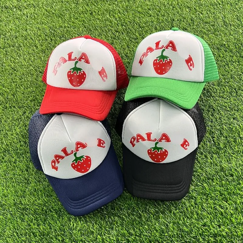 Capas de bola na moda Men Strawberry Trucker Hat High Street Graffiti Mesh Hats
