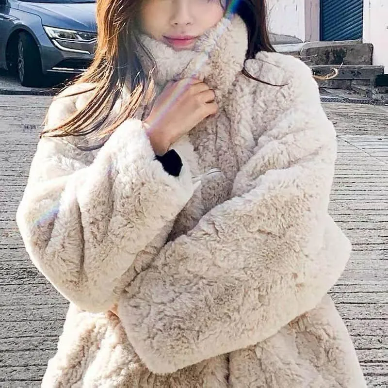 Cappotto da donna in velluto di agnello sintetico in pelliccia da donna 2023 Cappotto da donna invernale con colletto alla coreana Giacca imbottita con bottoni eleganti di media lunghezza