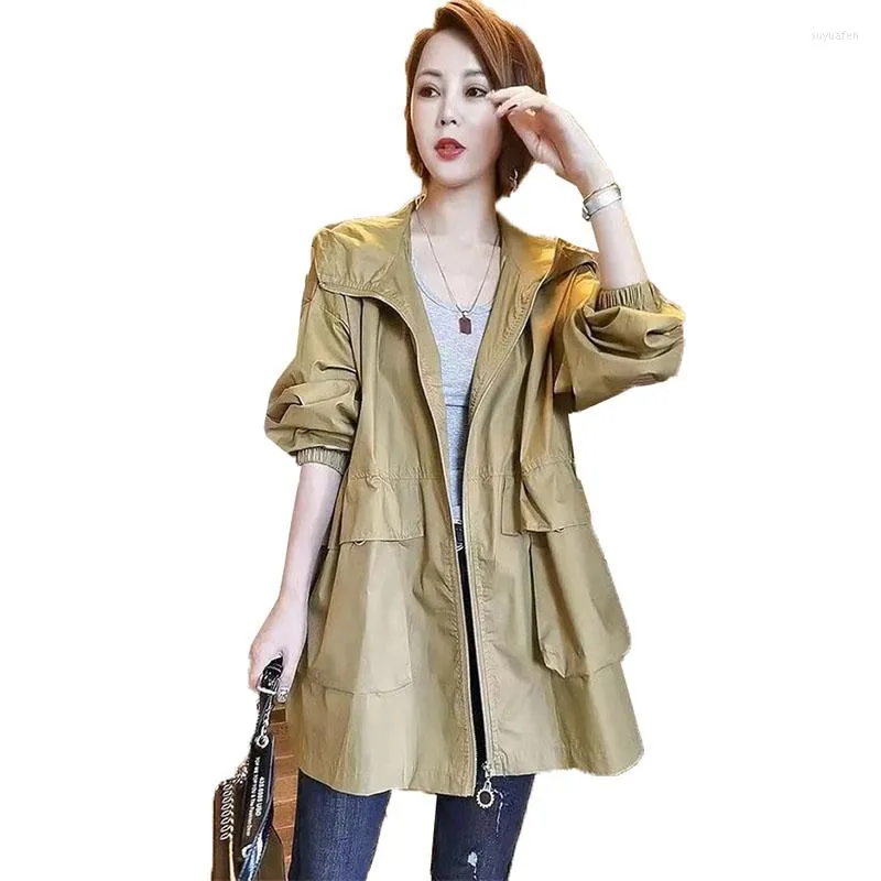 Thin coat store with hood
