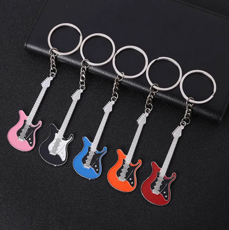 Ny design Classic Guitar Keychain Car Key Chain Key Ring Musikinstrument hänge för man kvinnor gåva grossist 17079