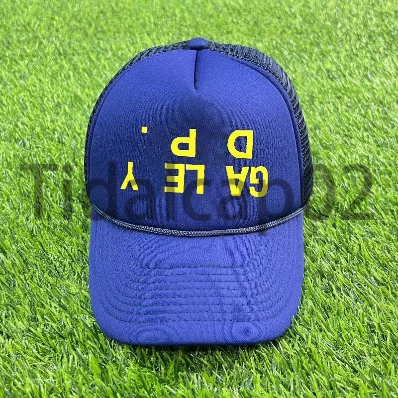 Latest Patch Embroidery Men`s Ball Caps Casual Galleryes Lettering Curved dept Brim Baseball Cap Fashion Letters Hat Printing