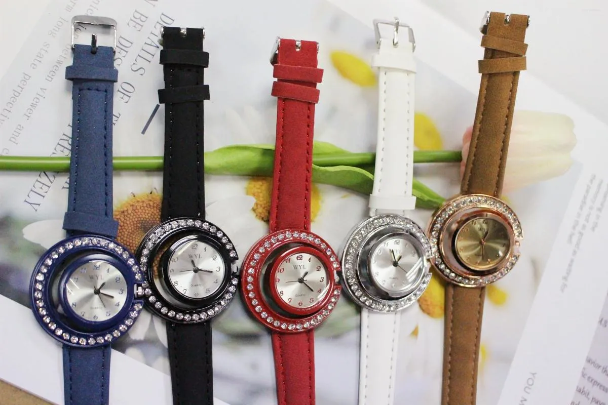 손목 시계 레트로 여성용 간단한 시계는 캐주얼 쿼츠 손목 시계 멀티 컬러 가죽 밴드 스트랩 여성 시계 reloj muje