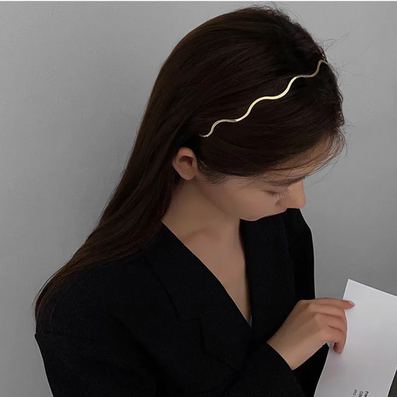 Metal Hair Band: Elegant Gold Ripple Wave Headband Fashion Crown - Main Image