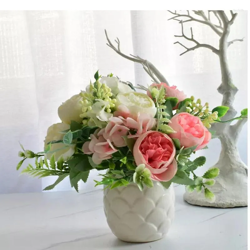 装飾的な花混合マルチカラーシルクペーニーローズシミュレーションフェイアークリスマスパーティーホームデコーラを保持する花の花嫁