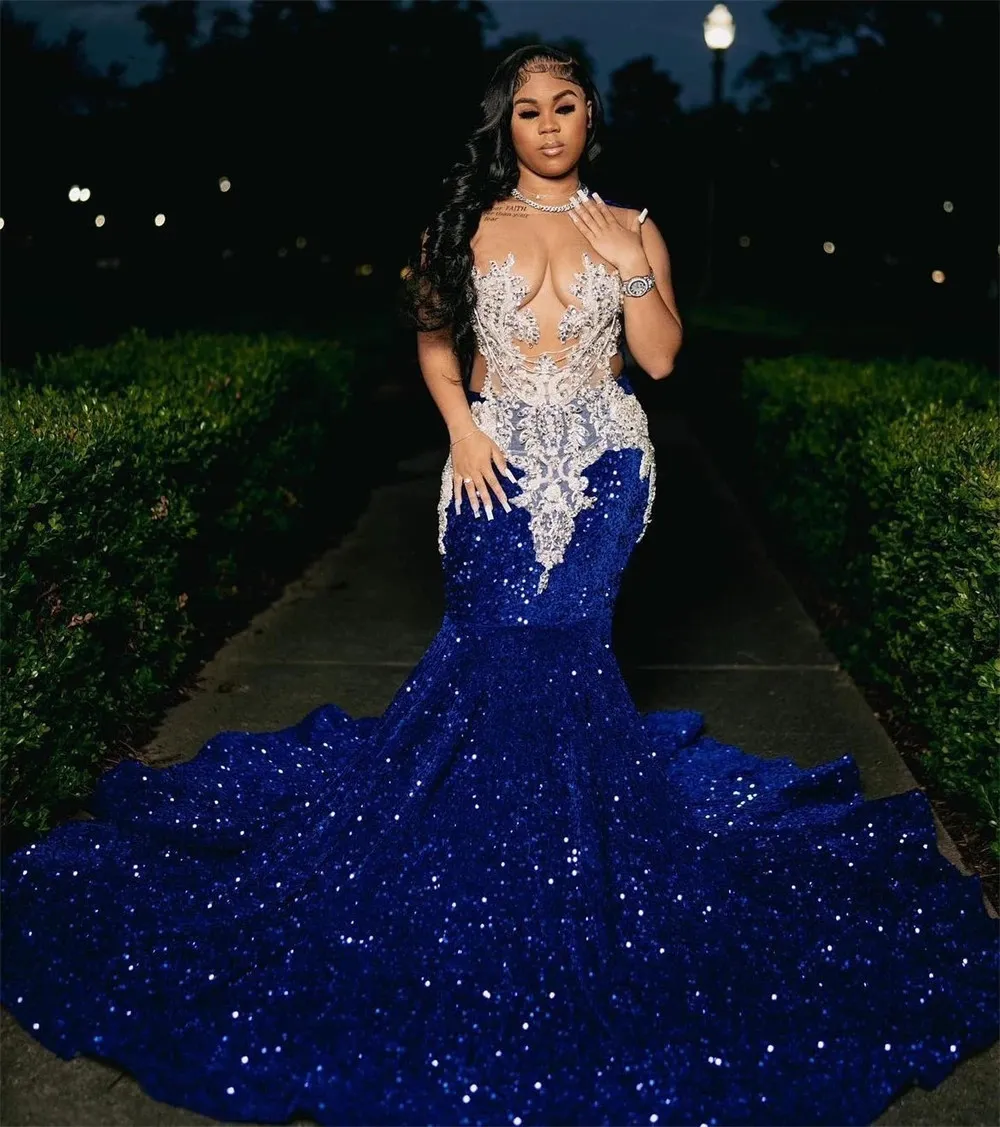 2024 Royal Blue Paillettes Applicazioni di perline Abiti da ballo per ragazze nere Sheer Neck Sweep Train Sirena Abiti formali Ocn Mal Mal Mal mal