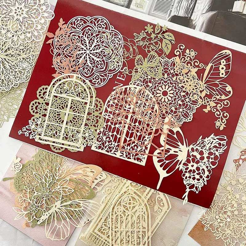 Confezione regalo 40PCS Ritaglio Pizzo Vintage Scrapbook Paper Scrapbooking Forniture Fiore estetico Finestra Serie Carte decorative Junk Journal