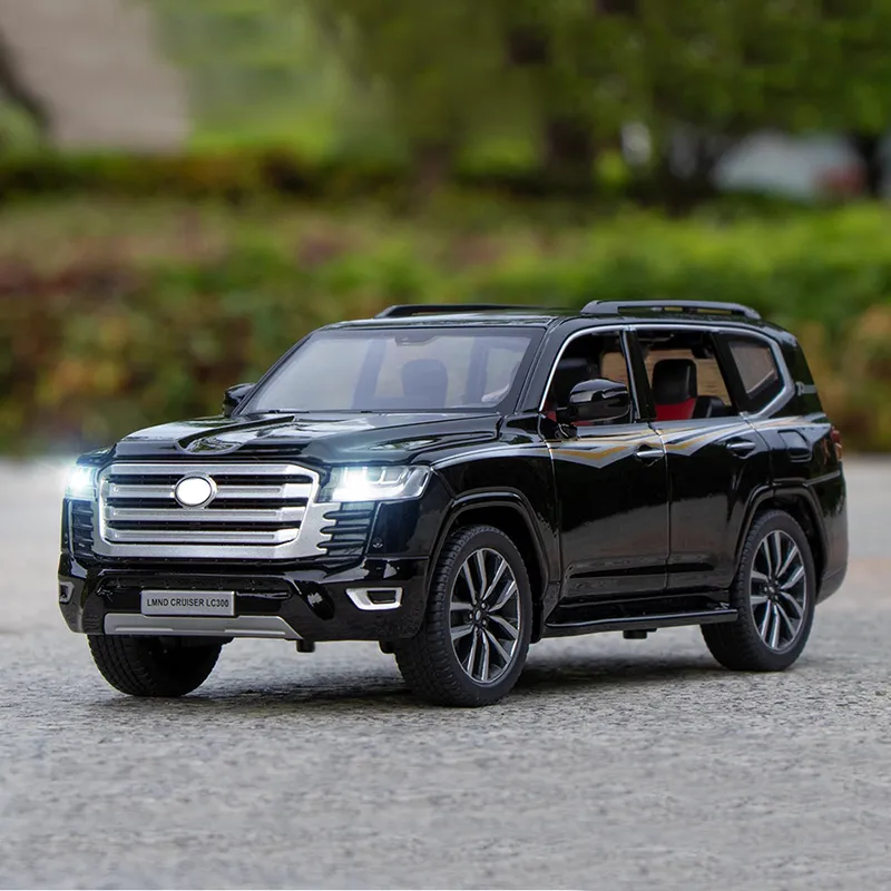 Diecast Model Car 1 24 Land Cruiser LC300 SUV Eloy Model Car Diecasts Metal Casting Sound Light Car For Children Fordon Toys 230517