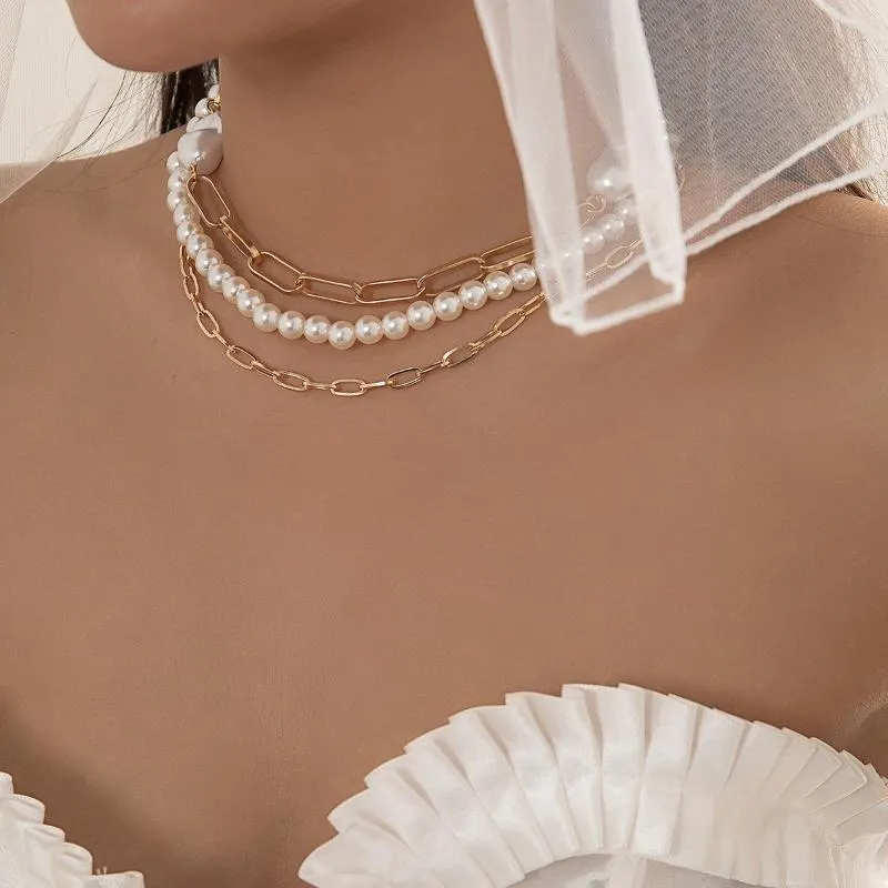 Kedjor vintage oregelbunden imitation pärla klavikel halsband 2023 flerskikt ihåliga guldfärg metallhalsband flickor mode smycken