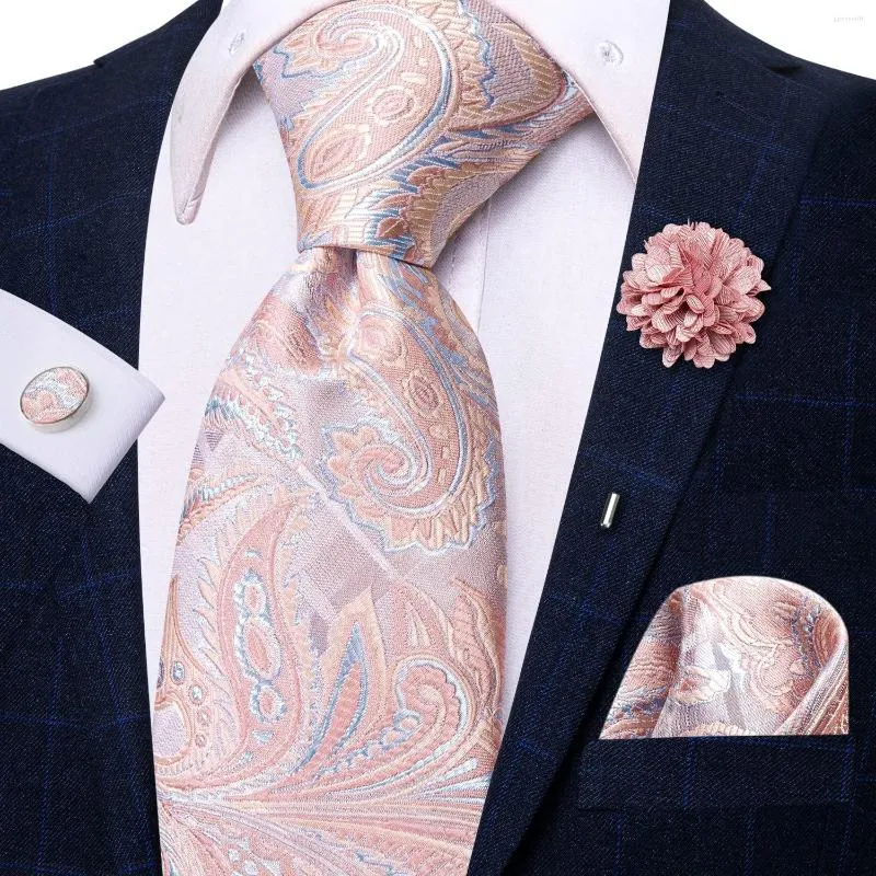 Bow Ties Paisley Pink Tie med brosch Silk Elegent slips för män Handky manschetten Fashion Wedding Business Party Hi-Tie Designer