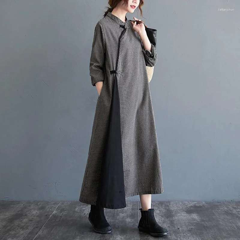 캐주얼 드레스 2023 도착 빈티지 중국 스타일 버클 격자 무늬 긴 면화 린넨 패치 워크 여성 느슨한 Cheongam Midi Dress