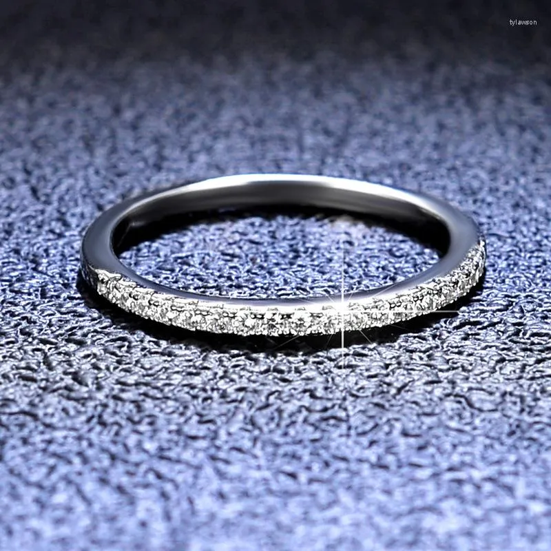 Klusterringar Moissanite Ring en rad diamant kvinnlig uppsättning kronor svans överlappande 925 silver