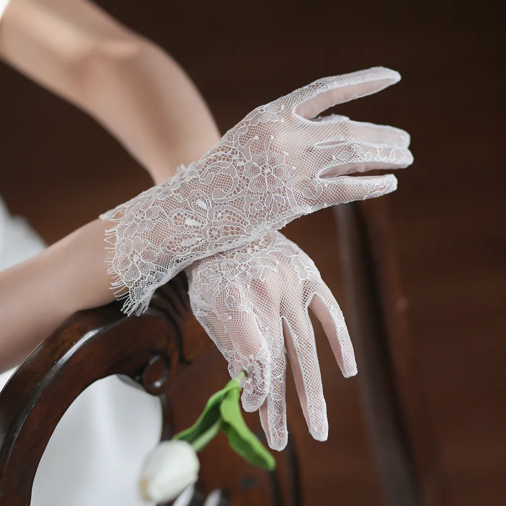 ST 0023 A New Wedding Gloves Short White High Grade Eyelash Lace Bridal Wedding Dress Photography Dress Accessories