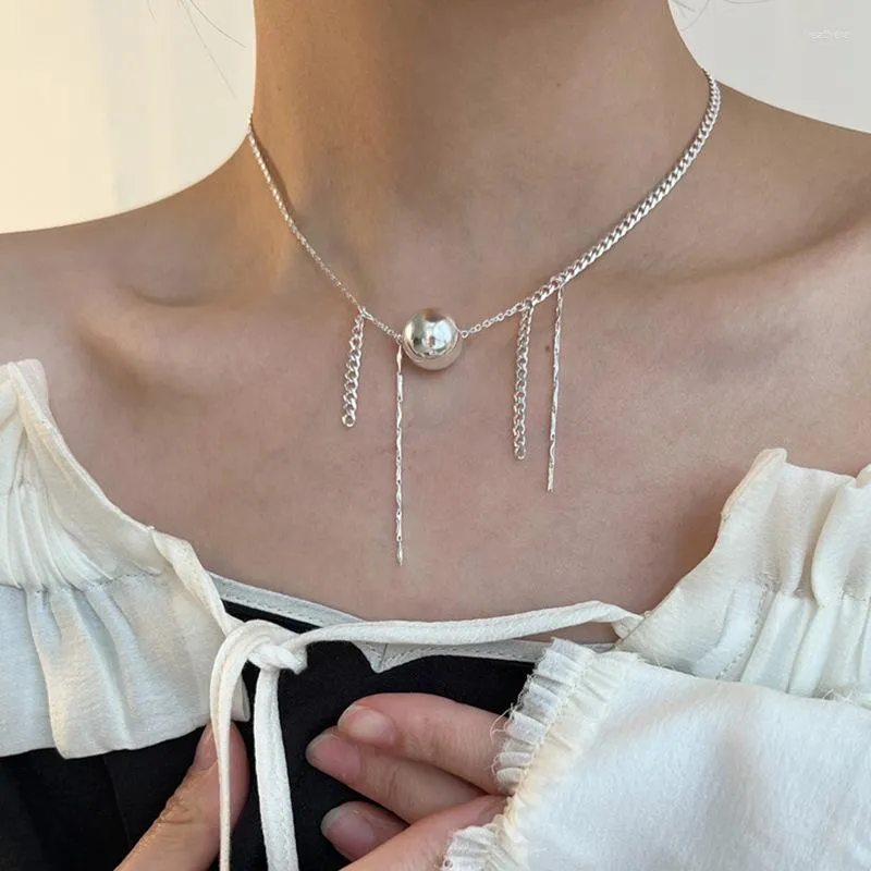 Catene 2023 Light Luxury Metal High-end Clavicola Delicata Catena Fashion Design Sense Round Ball Nappa Collana Donna