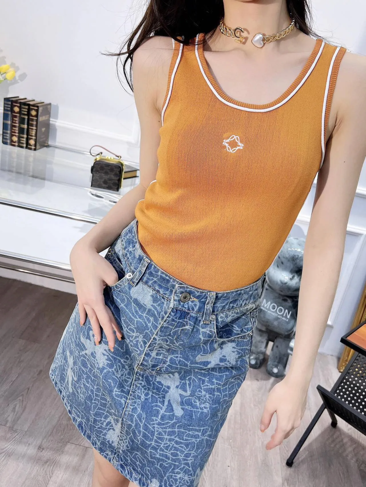 DHgate.com:Womens Embroidered Tank Top with Rhinestones DHgate.com:Womens Embroidered Tank Top with Rhinestones