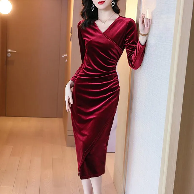 Kleider Winter Elegantes rotes Samtkleid für Frauen Kreuz V-Ausschnitt Langarm Gesäß Bleistiftkleid Bürodame Blau Enges Kleid in Übergröße