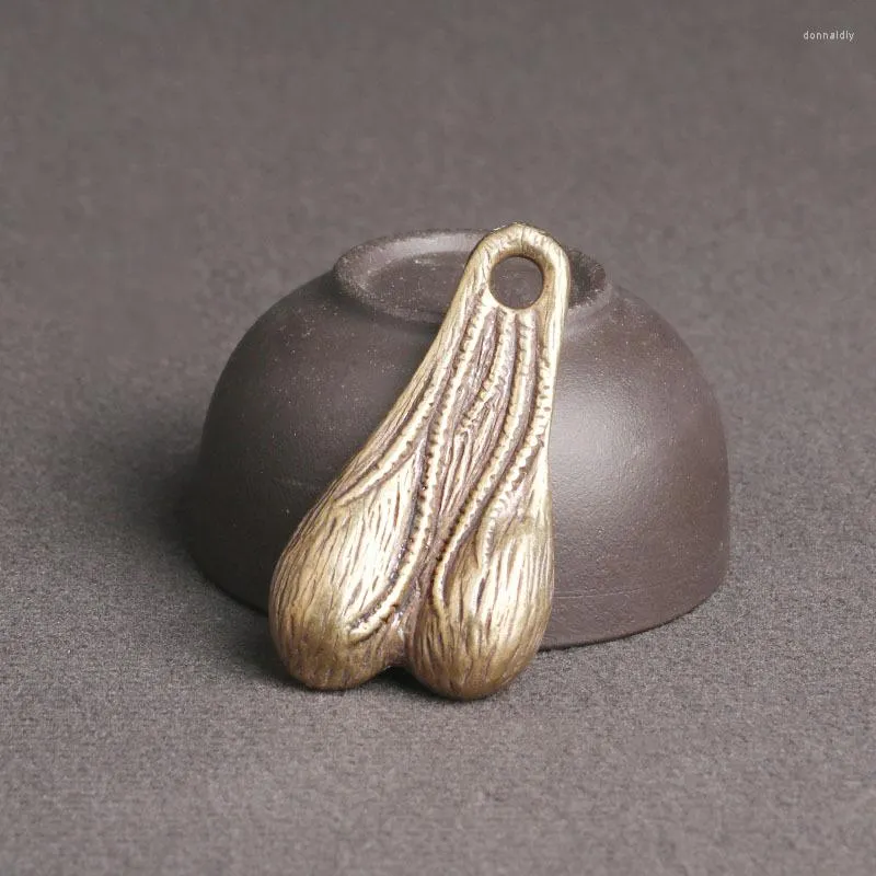 DHgate Brass Balls Keychain Creative Novelty Testicles Pendant for Mens Trendy Car Accessories Fashion Accessories