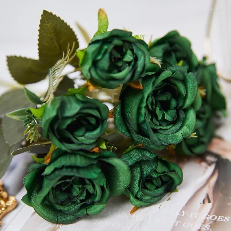 Kwiaty dekoracyjne 8 głów Vintage sztuczne jedwabi pionia zielona róża fałszywe ucieczki dekoracje przyjęcia