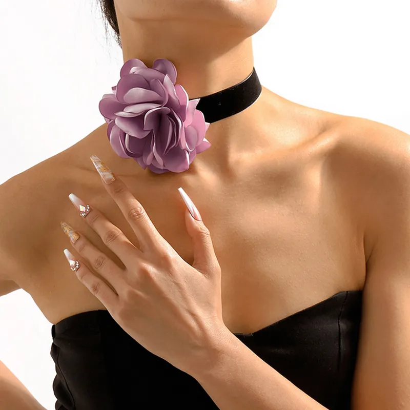 Flower choker hot sale necklace online