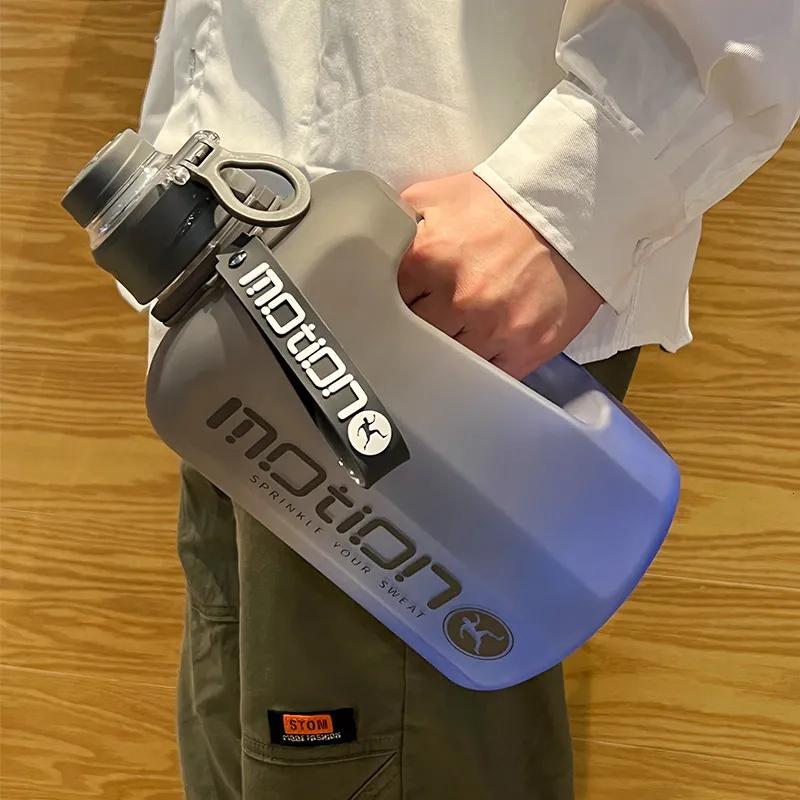 زجاجة مياه رياضية 2 لتر مع قشة كبيرة اللياقة البدنية مع التدرج المقياس غلاية في الهواء الطلق زجاجة المياه المحمولة بلاستيكية محمولة 230517