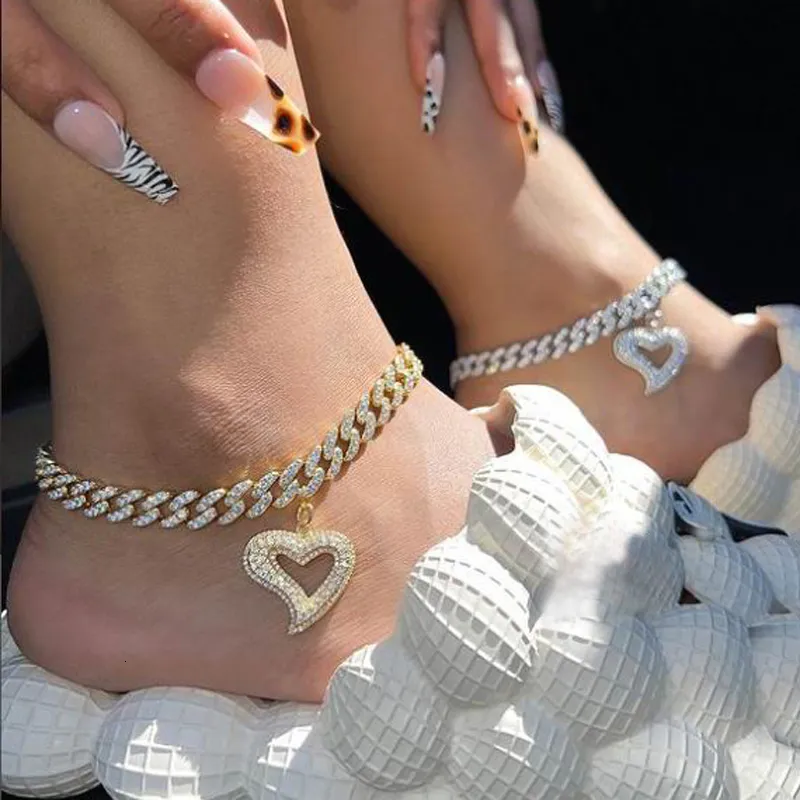 Anklets 9Mm Gelang Kaki Rantai Sambungan Kuba dengan Liontin Hati Berongga Perhiasan Keluar Es Hip Hop CZ Zirconia Kubik 5A Bling Lapis Penuh 230517