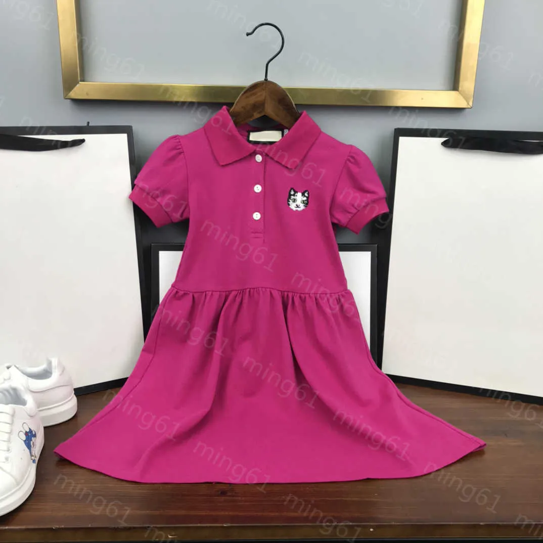 23SS Детская дизайнерская одежда для девочек платья платья принцессы летние платья котенок вышивка с коротким рукавом с коротким рукавом.