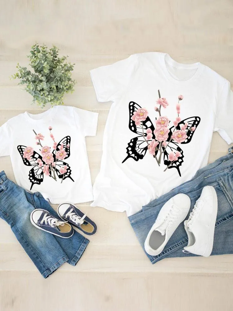 Семейная подходящая наряды Женщины весна бабочка милая детская детская одежда для мальчика девочка лето мама мама мама футболка одежда 230518