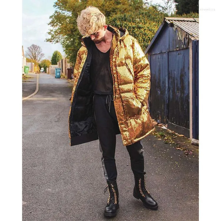 Giù da uomo Boy Man Full Paillettes Ologramma Fashion Chic Luxury Golden Color Giacca invernale con cappuccio Laser Symphony Glitter Sparkling Coat