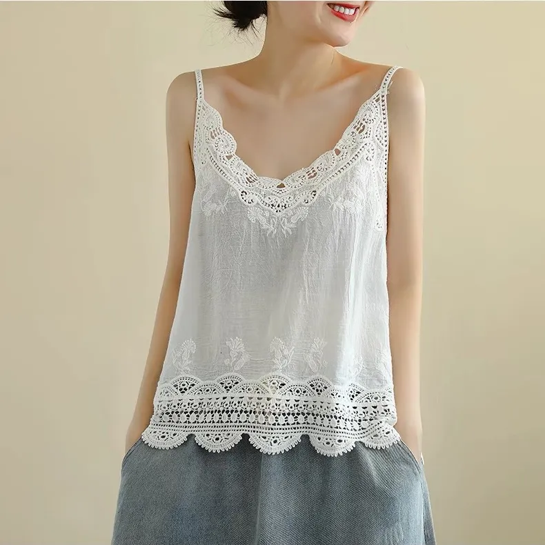 Camisoles Tanks Female Summer Sexig bomullslinne Victorian Edwardian Floral Embroidery Camis Vintage V Neck Loose Midje Eyelet Spaghetti Camisole 230518