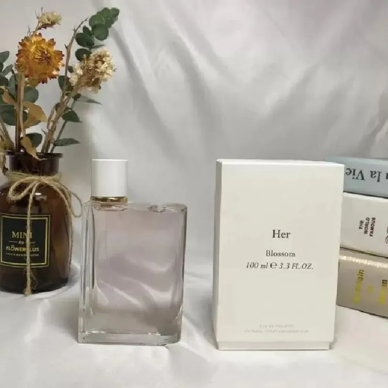 Burberry her blossom edp top