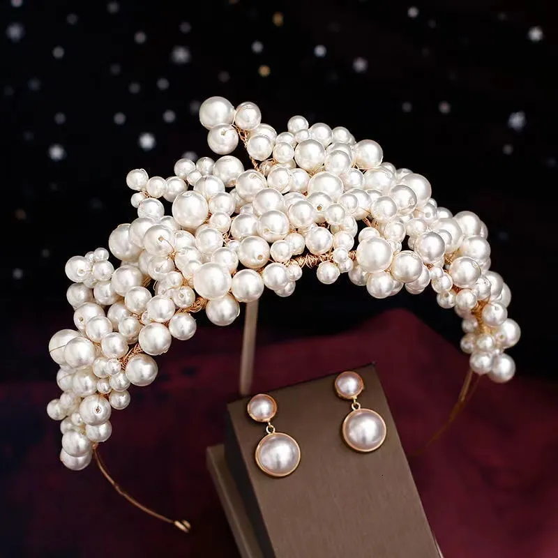 ヘッドバンド手作りのふっくらした王冠女性のための不規則な真珠の髪のフープ豪華なパーティーウェディングヘッドバンドヘアアクセサアジュエリー230518