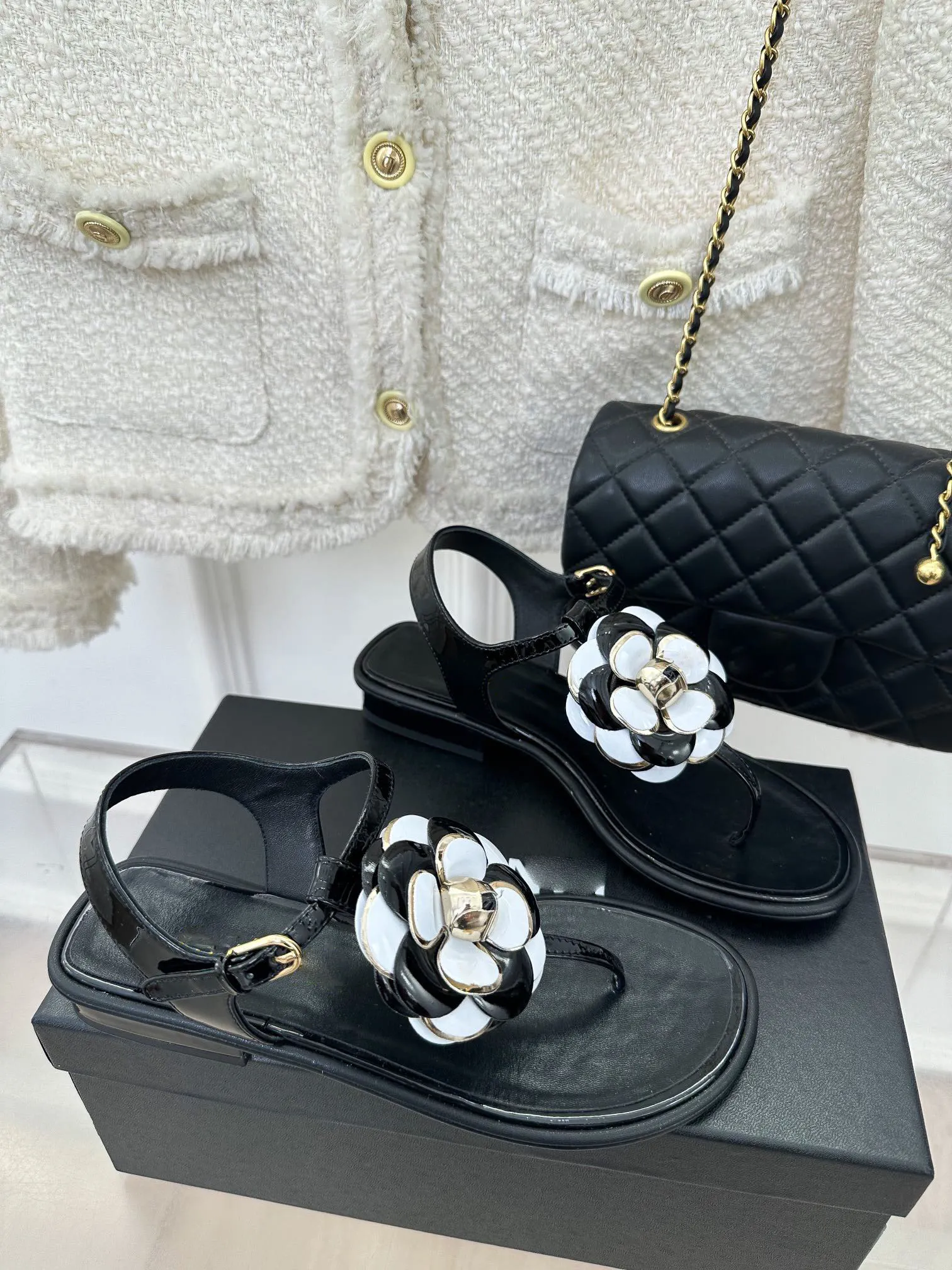 Chanclas de playa de moda de cuero de alta calidad todo en uno clásico de diseñador con pies de clip