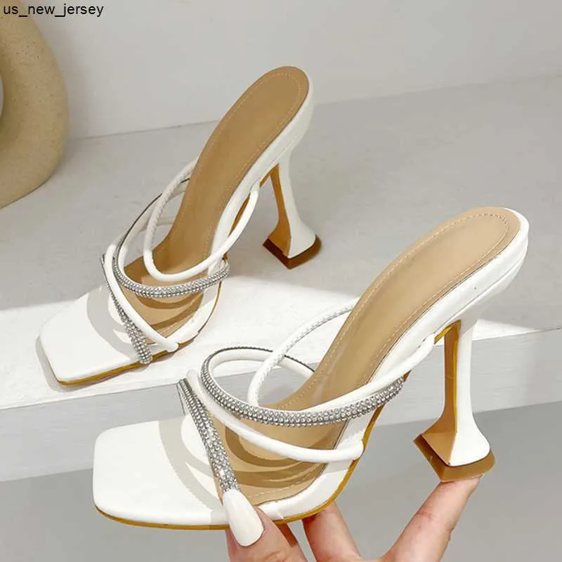 Scarpe con il tacco strane hotsell