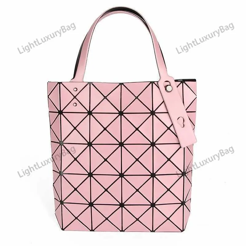 Classic 6 * 6 Geometric Diamond Checker Bag Avant-gardeSingle Shoulder Bag Portable Women's Bag Bright Face Size Bag