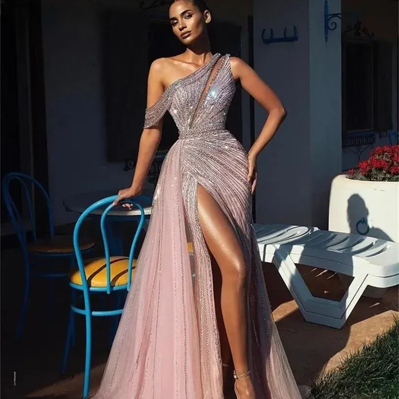 Abiti da ballo lunghi eleganti con spalle scoperte in rilievo per le donne arabe Abiti da spettacolo da sera convenzionali con spacco anteriore sexy Abito Robe De Soiree