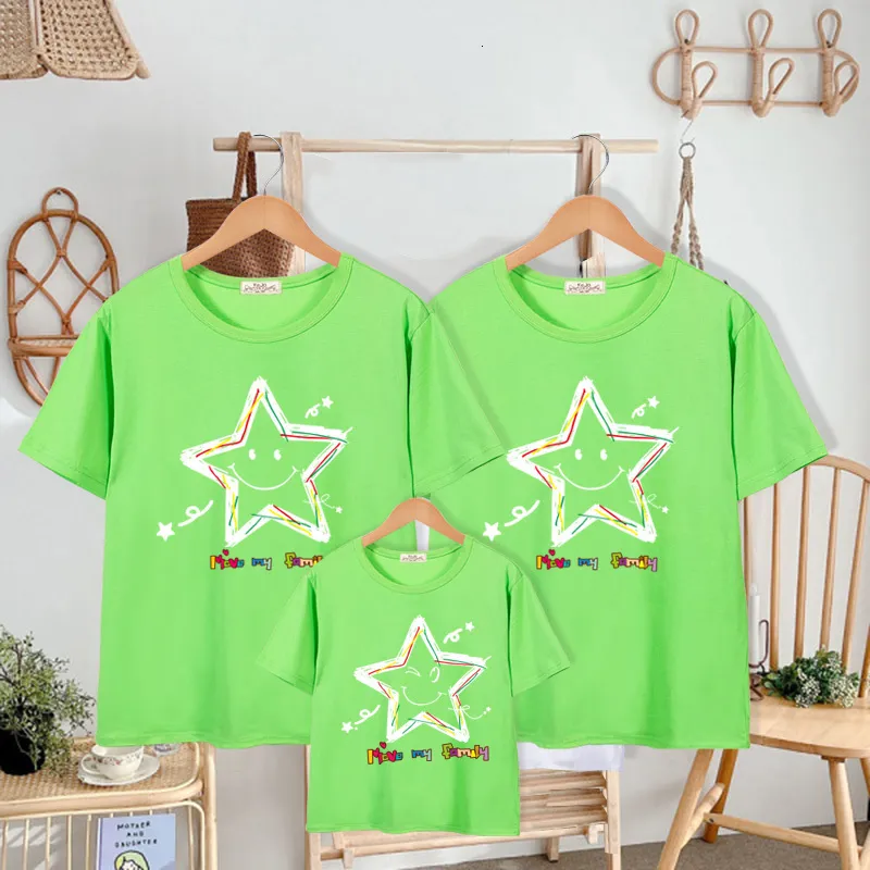 Familie Matching Outfits Vakantie Shirts Cotton Dad Mom Kinderen T -tops Baby Rompers Trip en Me Star 230518