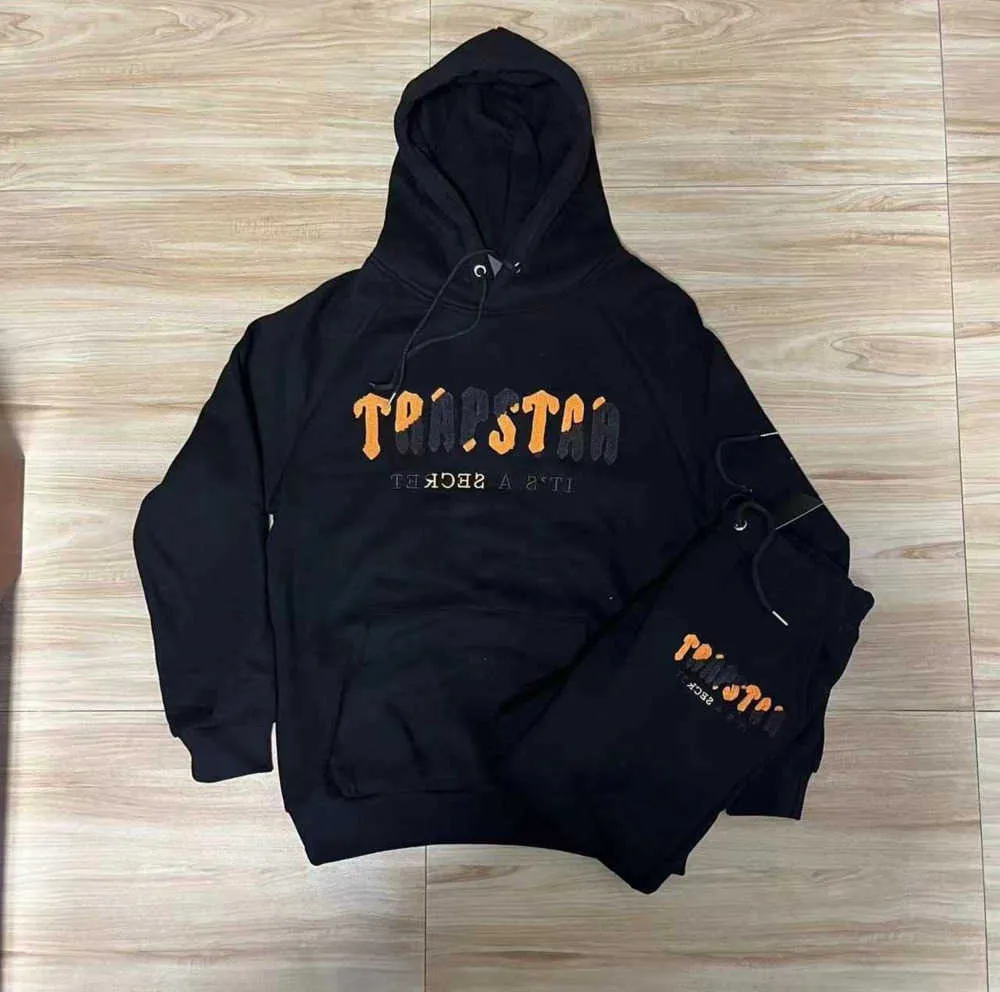 Tracksuit TRAPSTAR Brand Printed Sportswear Men 16 colors Warm Two Pieces Set Loose Hoodie Sweatshirt Pants jogging Breathable design 67ess