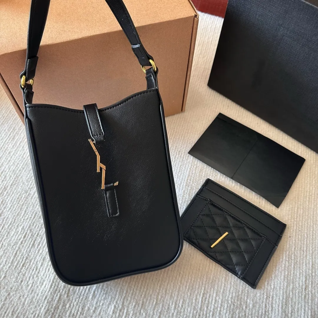Borsa con catena marca sale