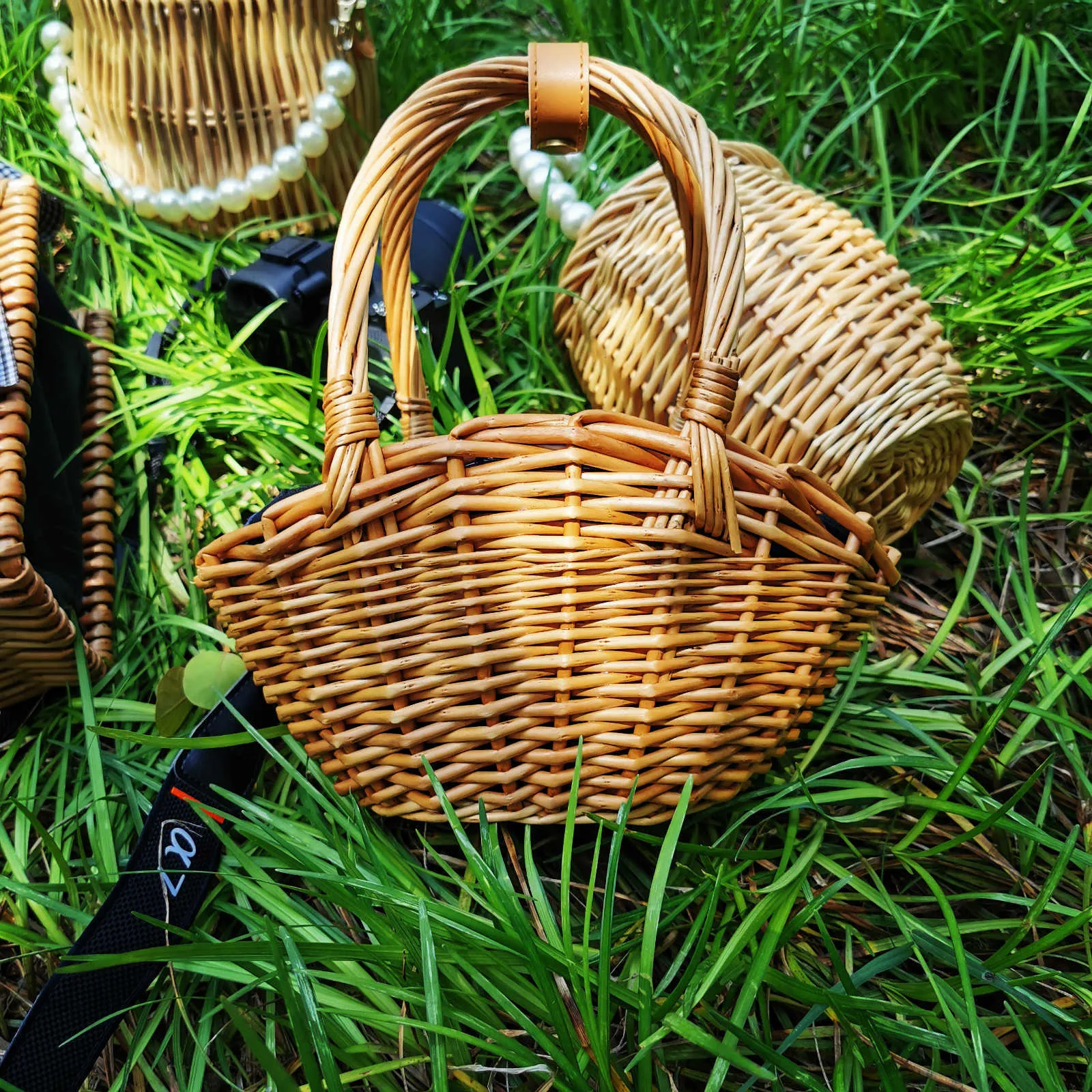 INS Same Summer Woven Bag New Vine Woven Grass Woven Bag Tragbare Korbtasche Oblique Cross Beach Bag 230518