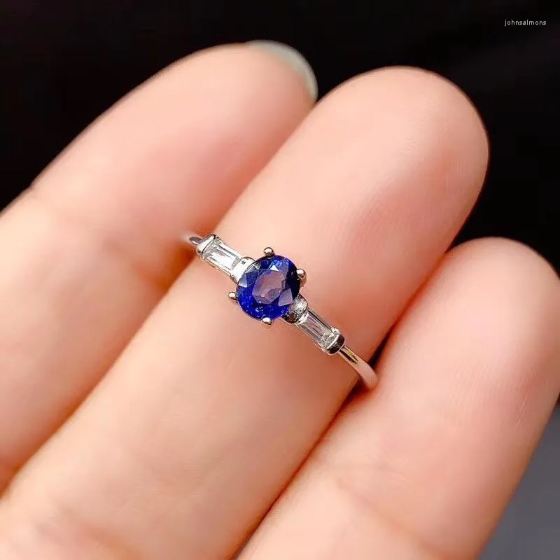 Cluster Rings högkvalitativa Royal Blue 925 Silver Ring Natural Sapphire High-End Elegant Fashion Compact