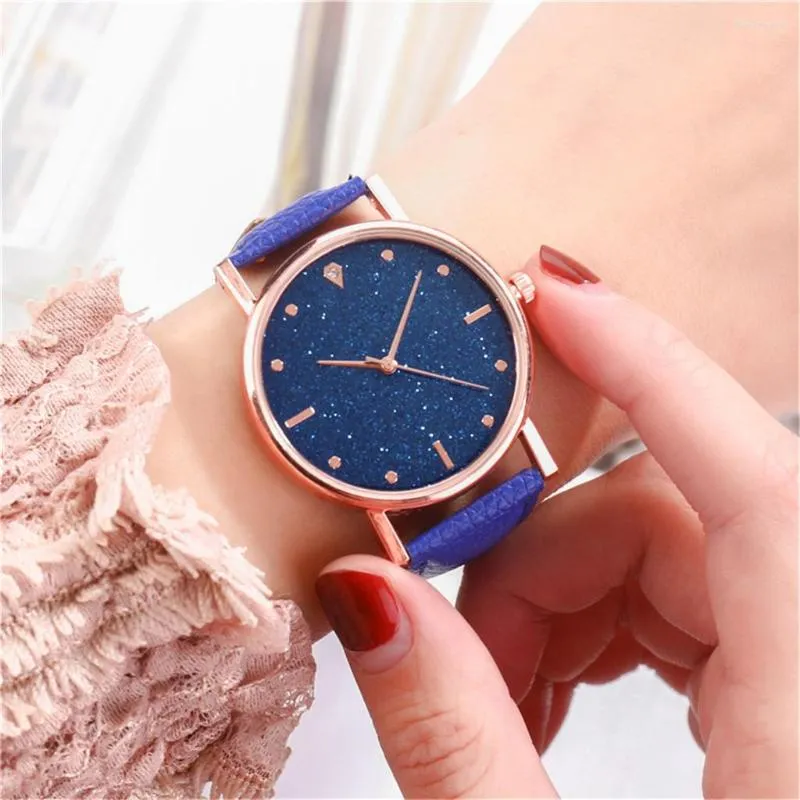 Avanadores de pulso Mulheres assistem a um mostrador de mostrador vintage assistir Sweet Leather Strap Casual Feminino Bracelete Quartz Relógio de Senhoras