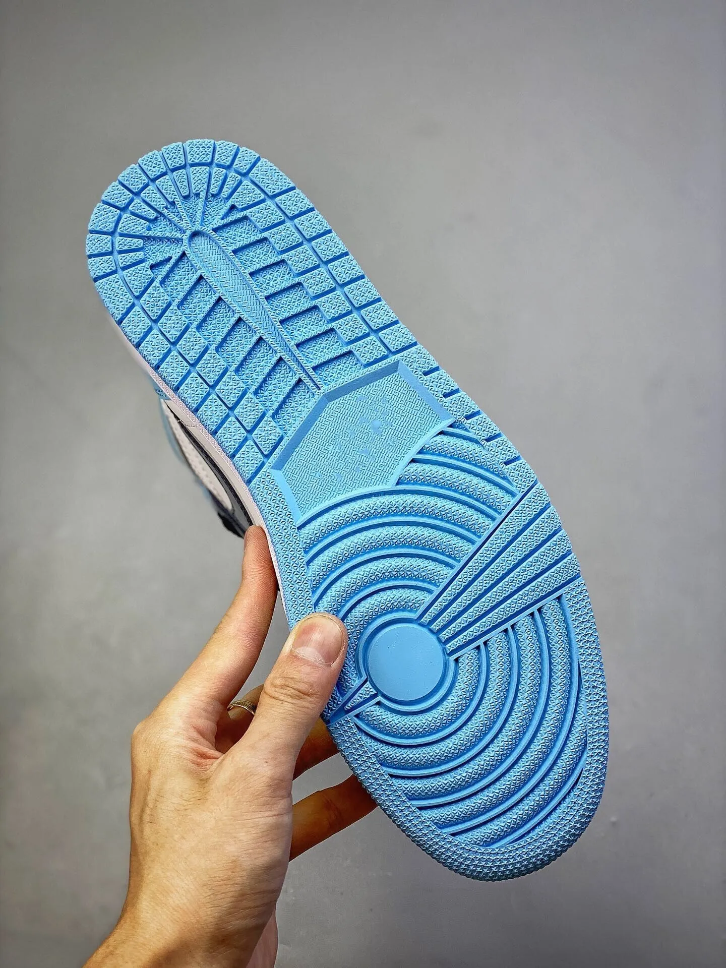 Jordan 1 obsidian blue chill white on sale