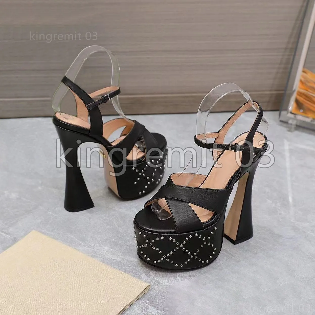 Tacchi alti con best sale plateau