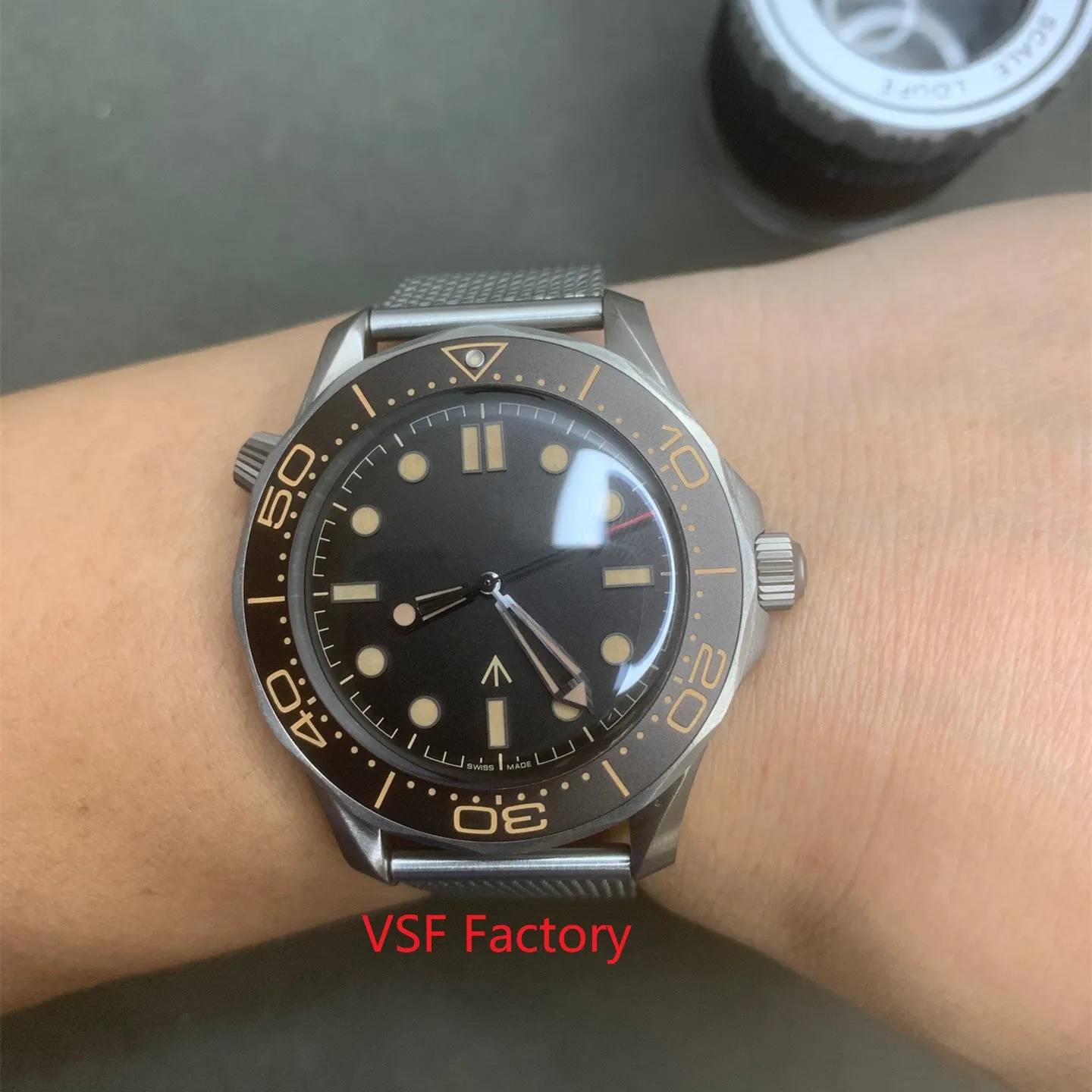 VSF 공장 최고 AAAAA 5A 품질 또는 비즈니스 럭셔리 남성 Sea Master 007 Watch 8806 자동 기계 남성 다이빙 시계 빛나는 세라믹 스테인레스 스틸