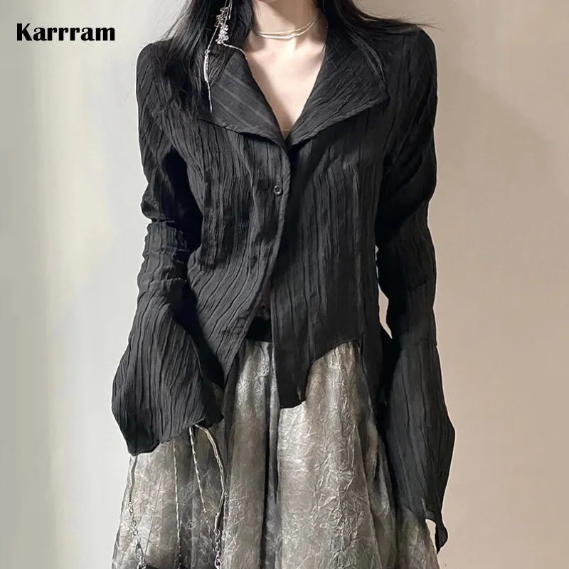 女性のブラウスシャツKarrram Gothic Black Shirt Yamamoto Style Dark Aesthetic Blouse女性不規則なデザイナー服Emo Alt Grunge Tops Y2K 230518