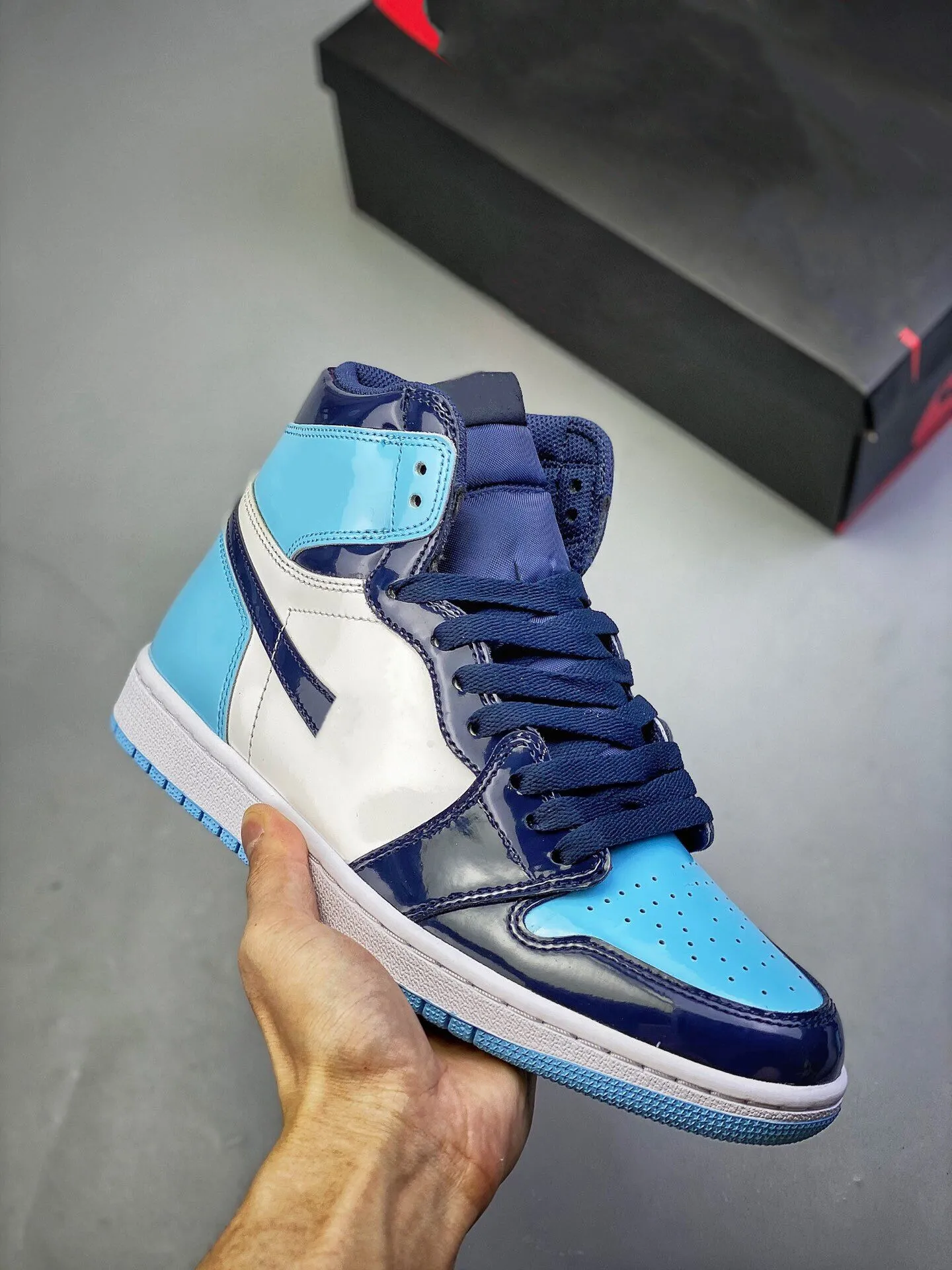 1s UNC Patent Leather Basketball Shoes Men Women Jumpman 1 High OG Obsidian Blue Chill White 2023 Designer Sports Sneakers