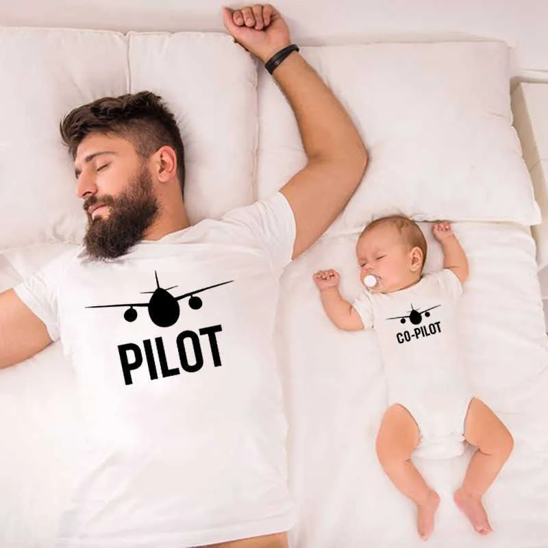 Passende Familien-Outfits, interessante Piloten-/Co-Pilot-Familien-passende Kleidung, Vater-Sohn-passendes Hemd, Familien-Erscheinungsbild-T-Shirt, Baby-Kleidung, Geschenk G220519