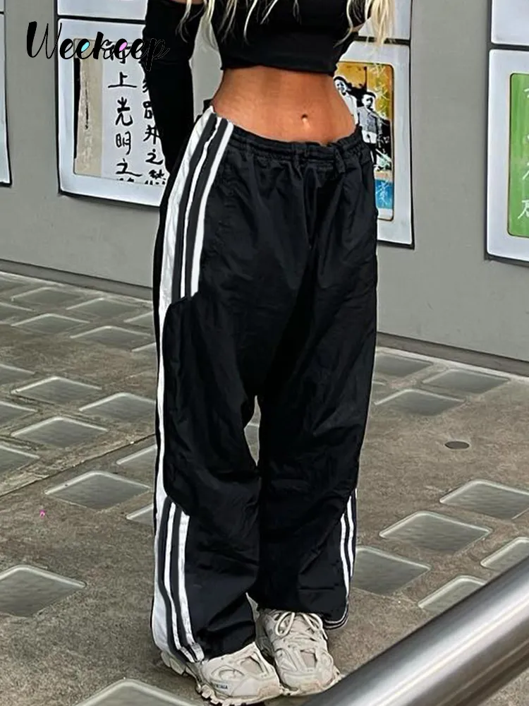 Pantaloni da donna a due pezzi Weekeep Side Striped Pantaloni della tuta larghi neri Streetwear Donna Jogging Casual Estate Moda coreana Sport Basic s 230519