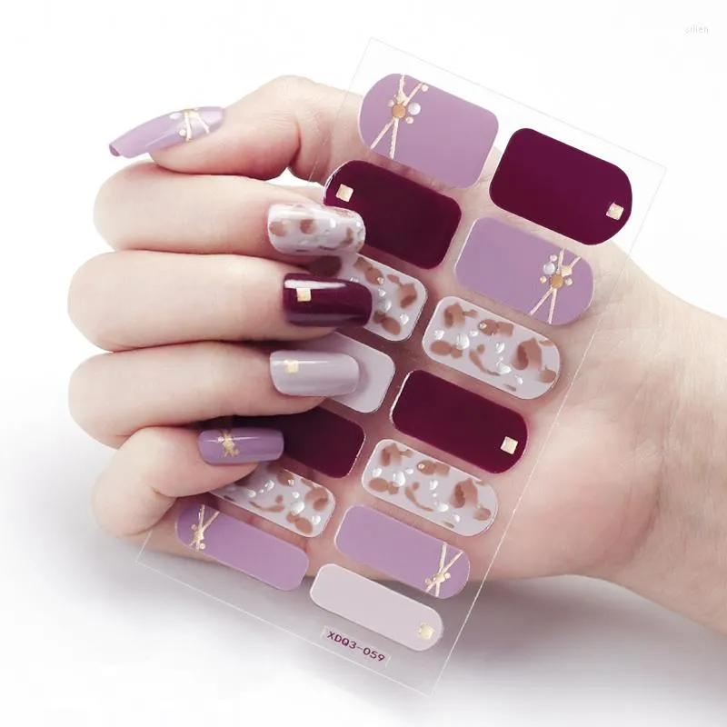 Adesivi per unghie Adesivo 3D lucido Smalto di alta qualità per donne Ragazze Facile da usare Decorazione autoadesiva Ciondoli per unghie