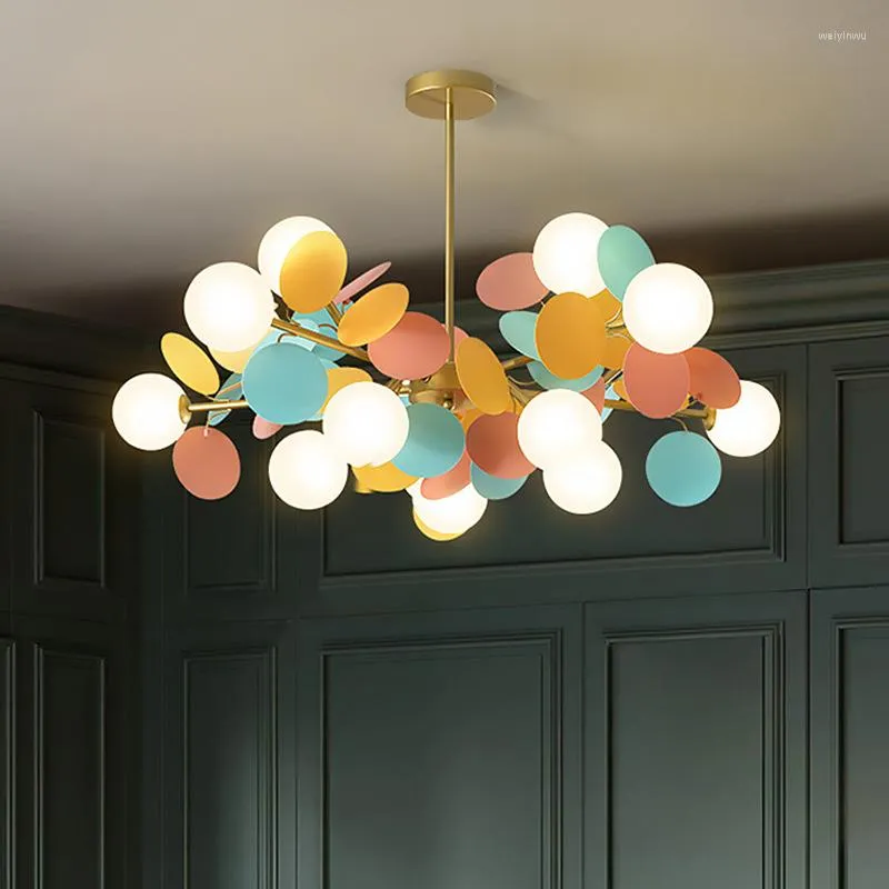 Lampadari Nordic Colorful Child Lampadario a soffitto Paralume in vetro per camera da letto Soggiorno Illuminazione a sospensione Decorazioni per la casa Lustri Apparecchi di illuminazione