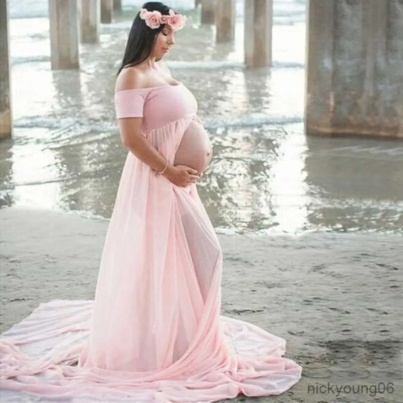 25 Maternity Wedding Dresses That Are Simply Stunning | Civil wedding  dresses, Short wedding dress, Pregnant wedding dress
